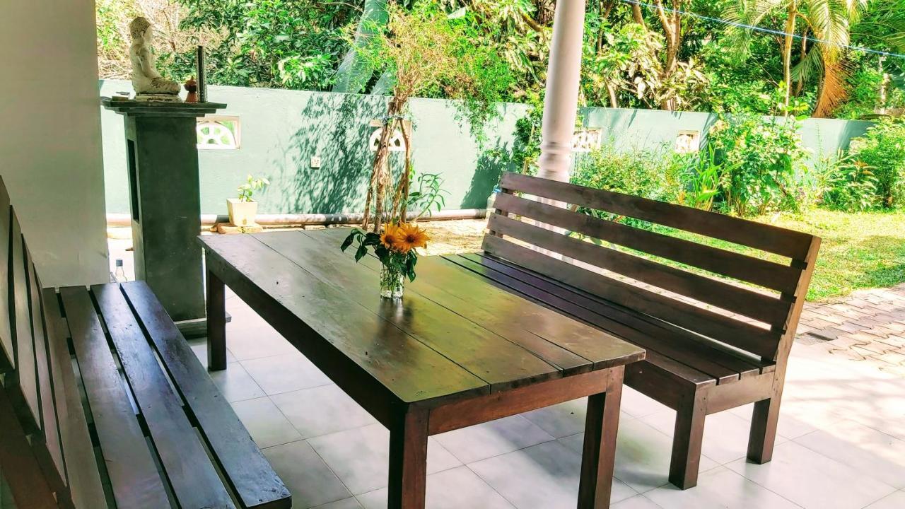 Villa Senan - 2 Apartments - Mirissa Kültér fotó